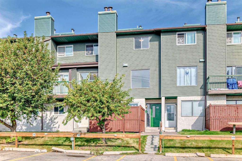 Second View of 10, 2511 38 Street NE, Rundle, Calgary, Alberta, T1Y 4M7