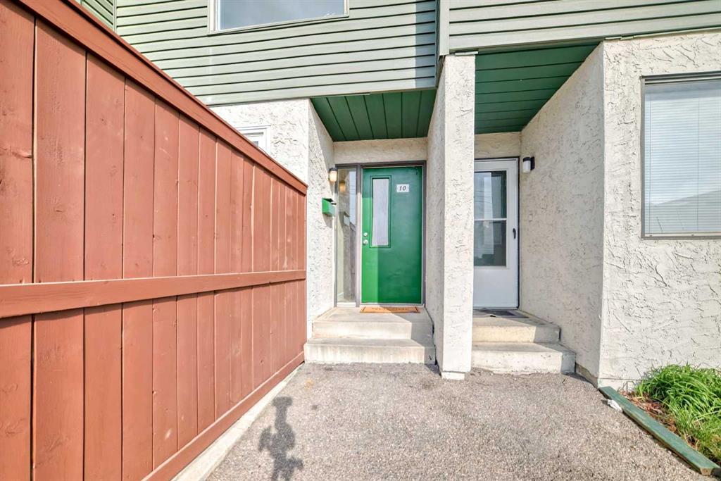 Third View of 10, 2511 38 Street NE, Rundle, Calgary, Alberta, T1Y 4M7