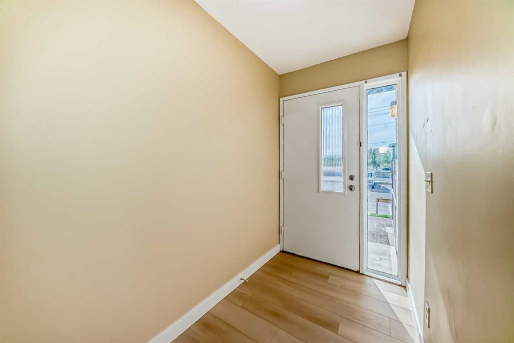 Fourth View of 10, 2511 38 Street NE, Rundle, Calgary, Alberta, T1Y 4M7