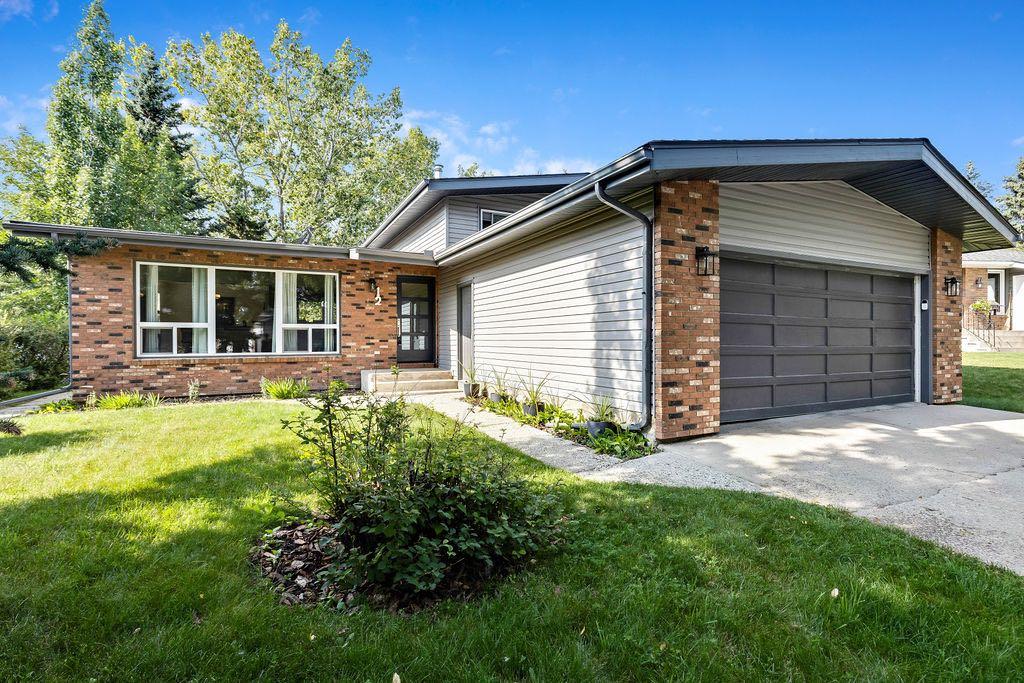 12 Suntree Lane , A2253886, Alberta,