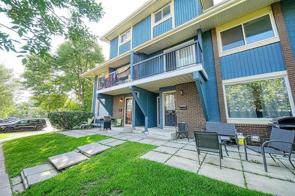 206, 2200 Woodview Drive SW, A2253972, Alberta,