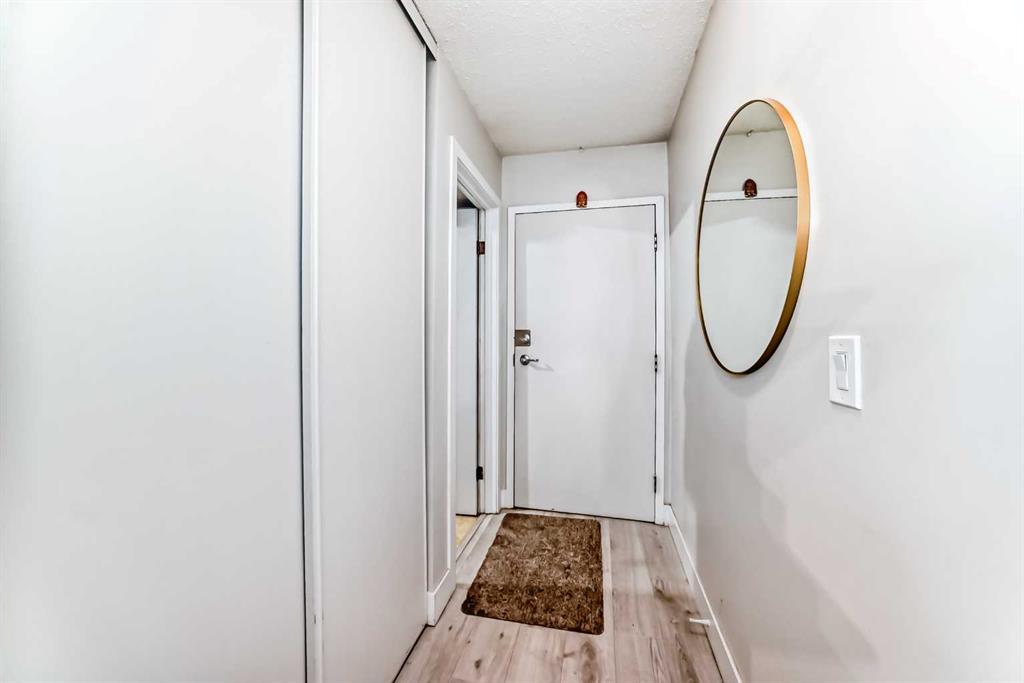 Fourth View of 403, 2114 17 Street SW, Bankview, Calgary, Alberta, T2T 4M4