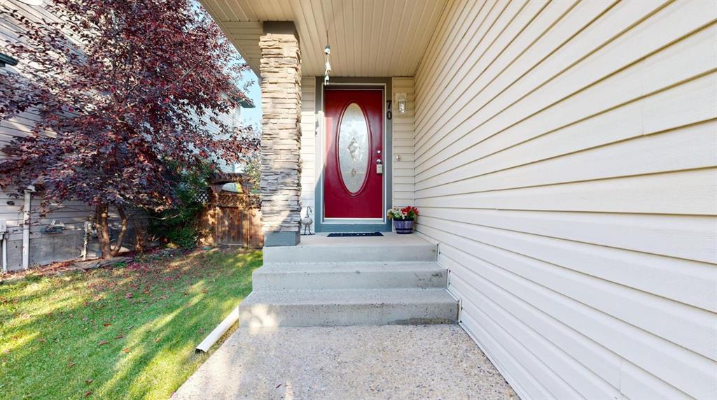 70 Crystalridge Close , A2254078, Alberta,