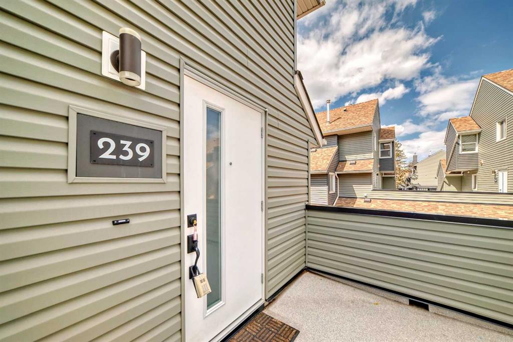 Fourth View of 239, 52 Glamis Green SW, Glamorgan, Calgary, Alberta, T3E 6V1