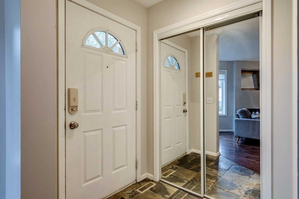 Fourth View of 2, 1914 25 Street SW, Richmond, Calgary, Alberta, T3E 1W9