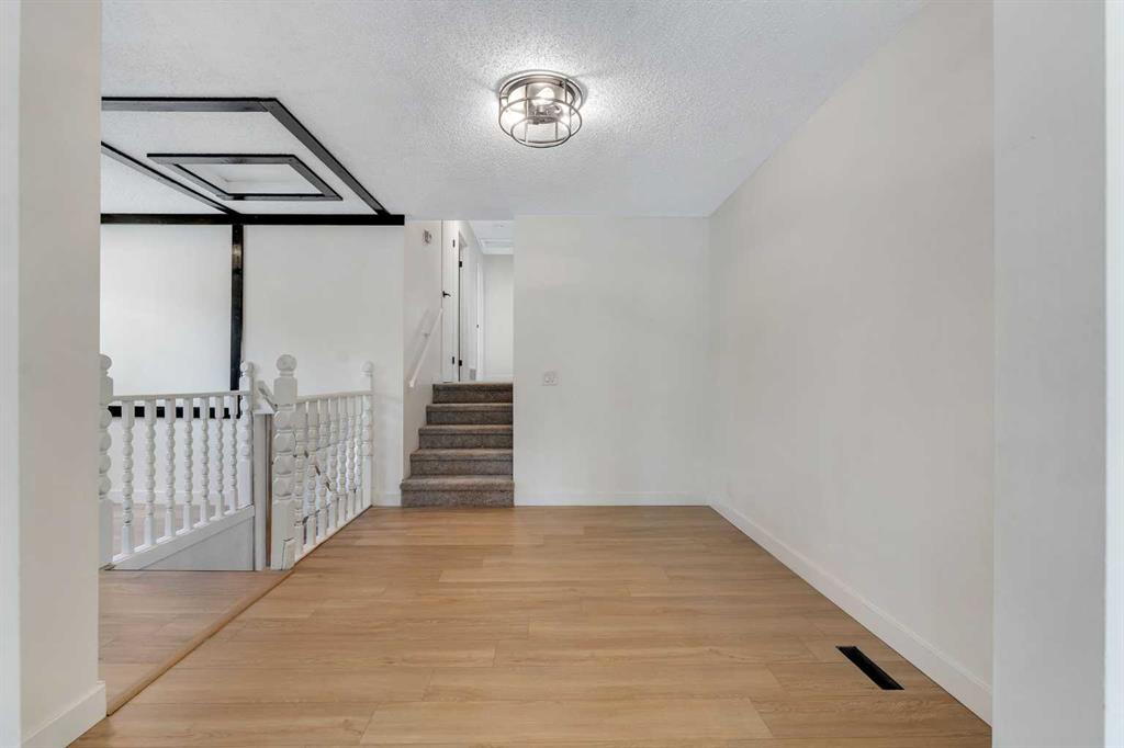 Fifth View of 40 Erin Woods Drive SE, Erin Woods, Calgary, Alberta, T2B 2S1