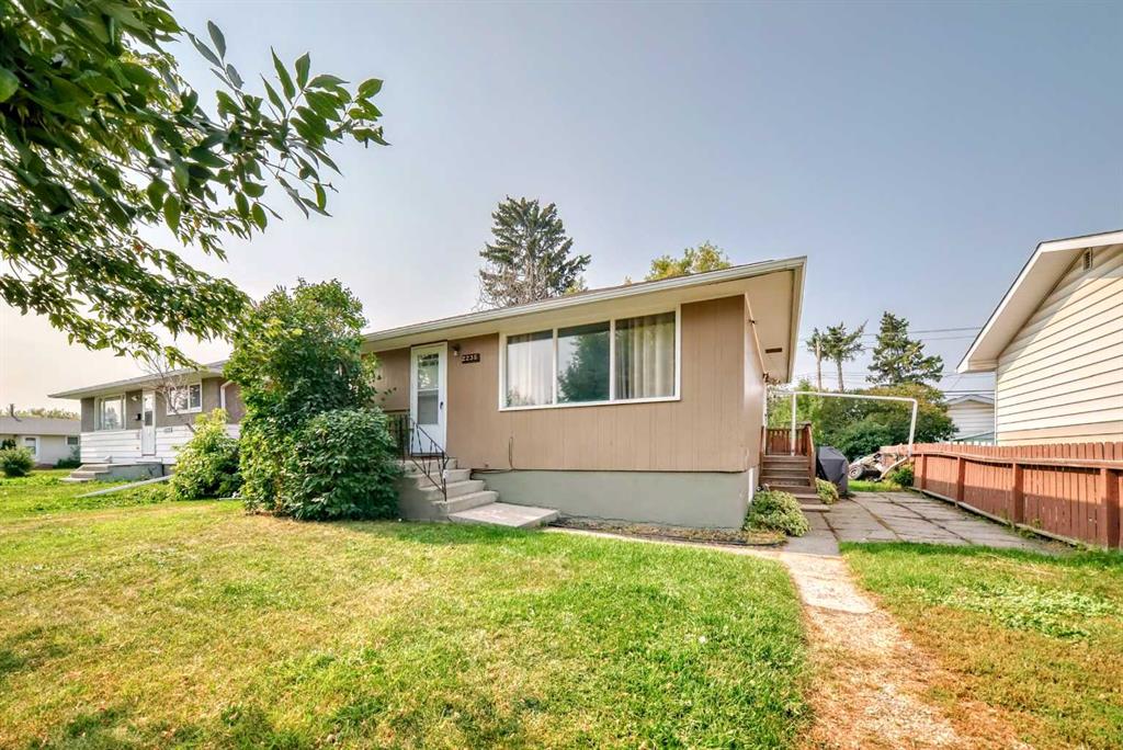 Third View of 2235 42 Street SE, Forest Lawn, Calgary, Alberta, T2B 1G4