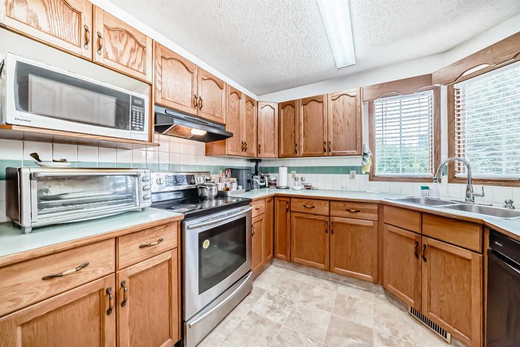 Fifth View of 421 Applewood Place SE, Applewood Park, Calgary, Alberta, T2A 7N2