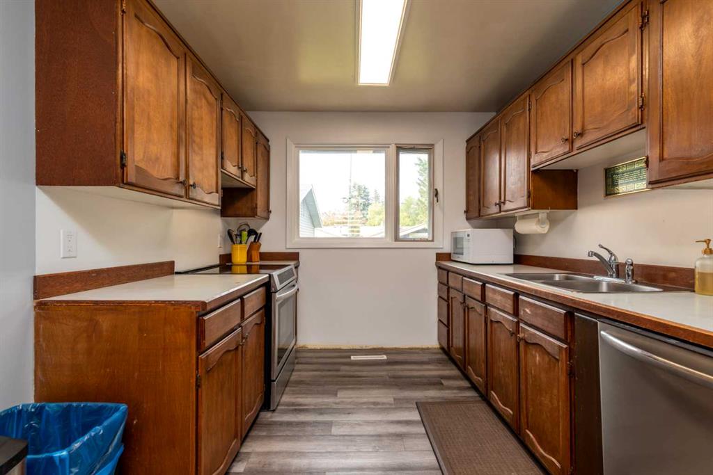 Fifth View of 4812 36 Street , Larsen Grove, Lloydminster, Saskatchewan, S9V 0A3