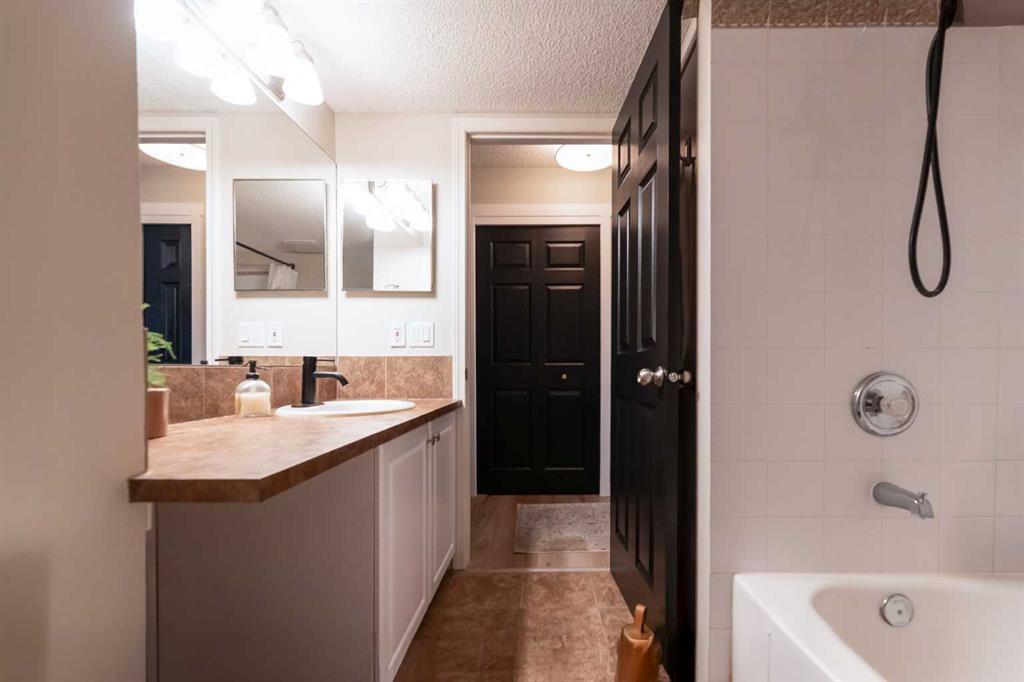 Fourth View of 303, 6148 Bowness Road NW, Bowness, Calgary, Alberta, T3B0E1