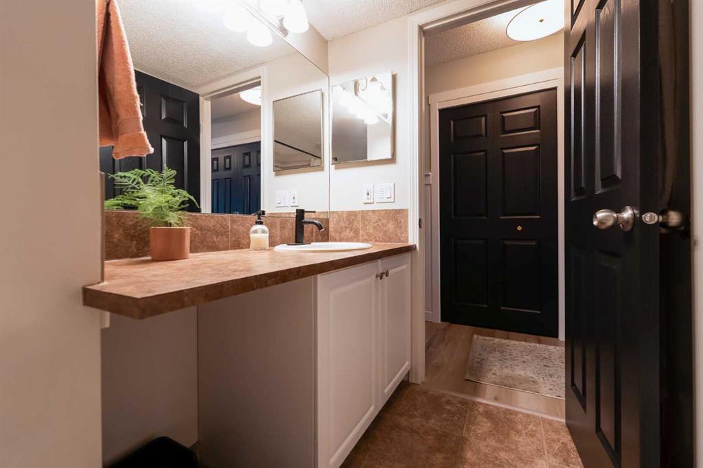 Fifth View of 303, 6148 Bowness Road NW, Bowness, Calgary, Alberta, T3B0E1
