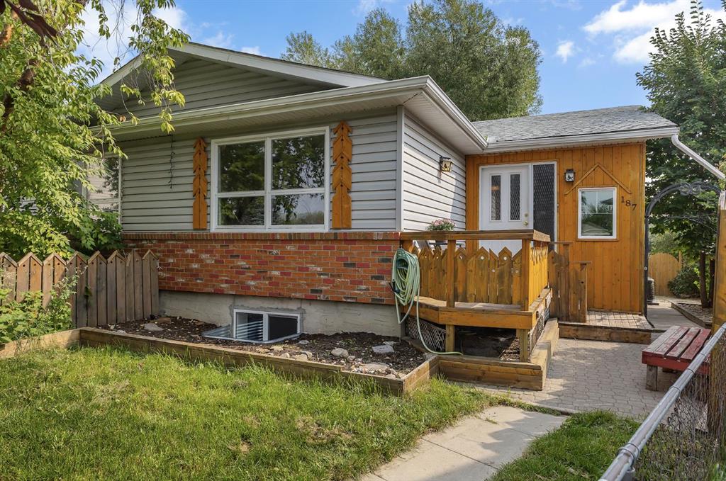 Third View of 187 Deerview Way SE, Deer Ridge, Calgary, Alberta, T2X 3R8