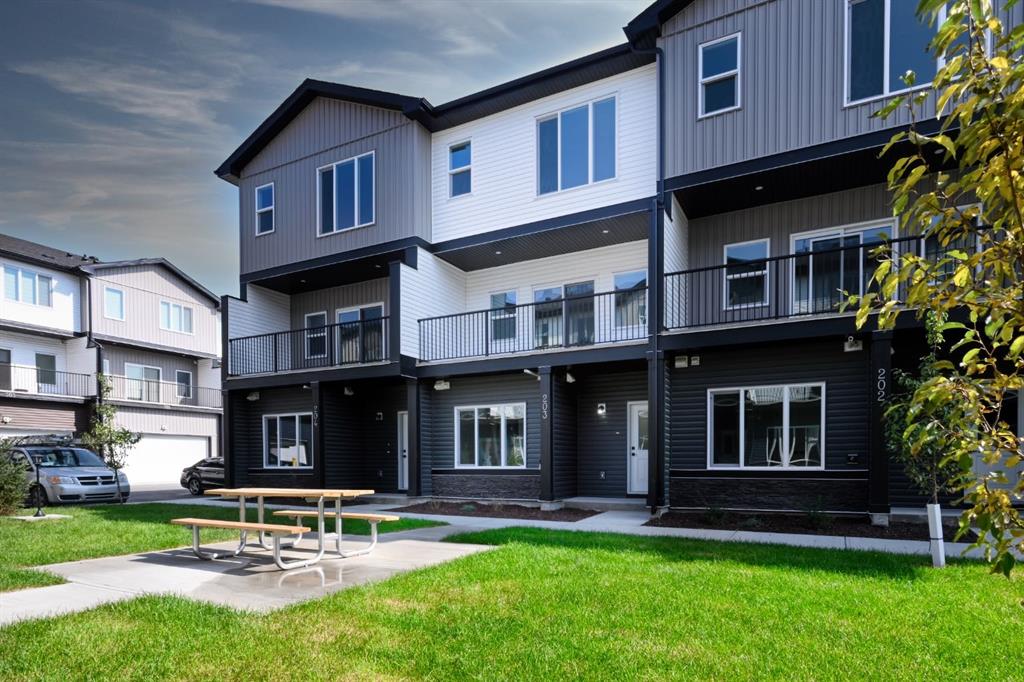 203 corner meadows Manor , A2255025, Alberta,