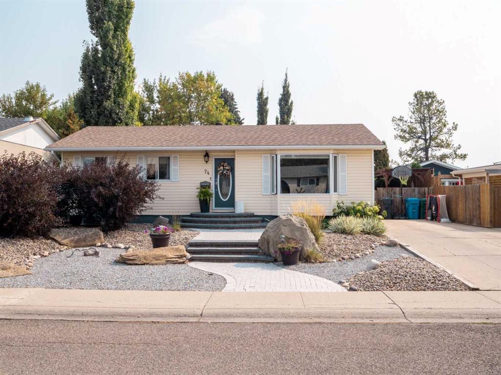 74 Honeysuckle Road N, A2255200, Alberta,