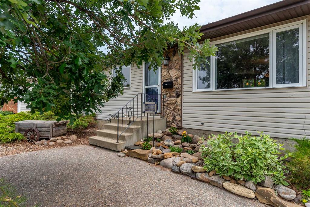 Second View of 3805 57 Avenue , Southridge, Lloydminster, Alberta, T9V 1Z5