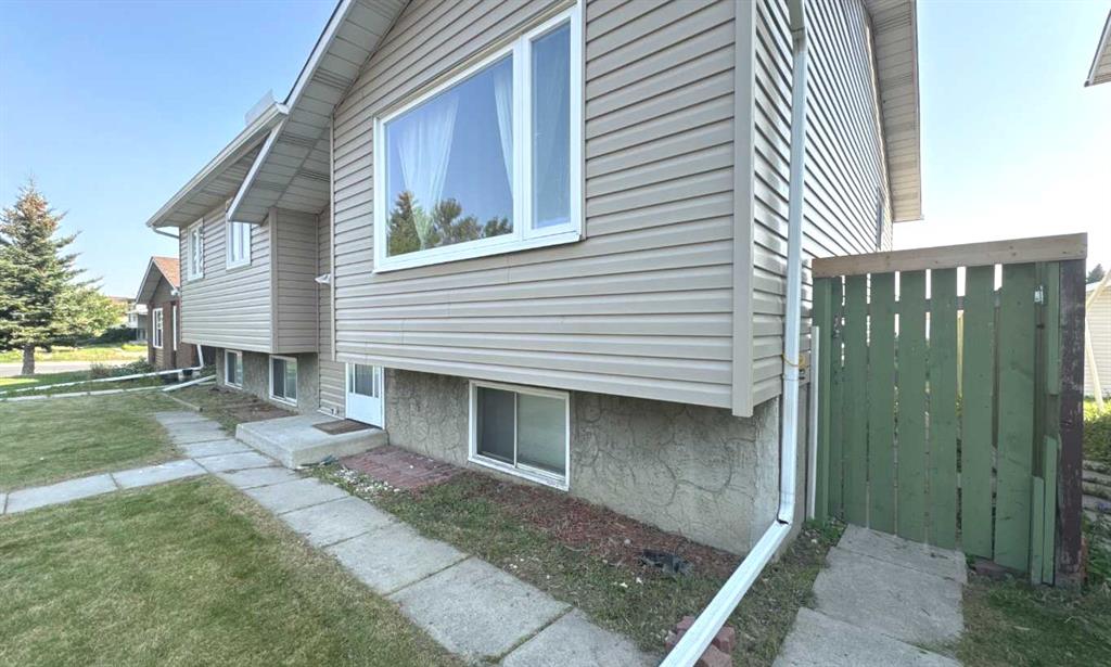 Third View of 932 Rundlecairn Way NE, Rundle, Calgary, Alberta, T1Y 2X2