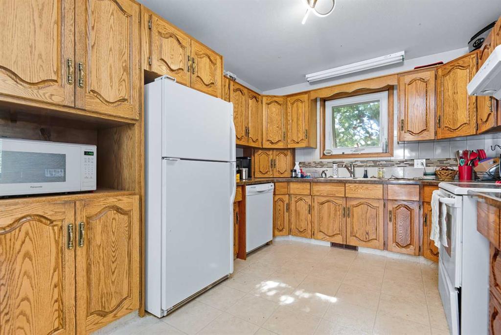 Fourth View of 3853, 51 avenue Close , Riverside, Ponoka, Alberta, T4J1C7