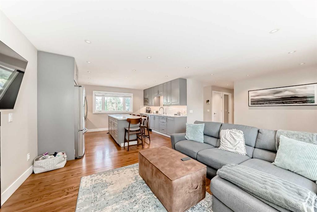 Third View of 2712 32 Avenue SW, Richmond, Calgary, Alberta, T2E 0W2