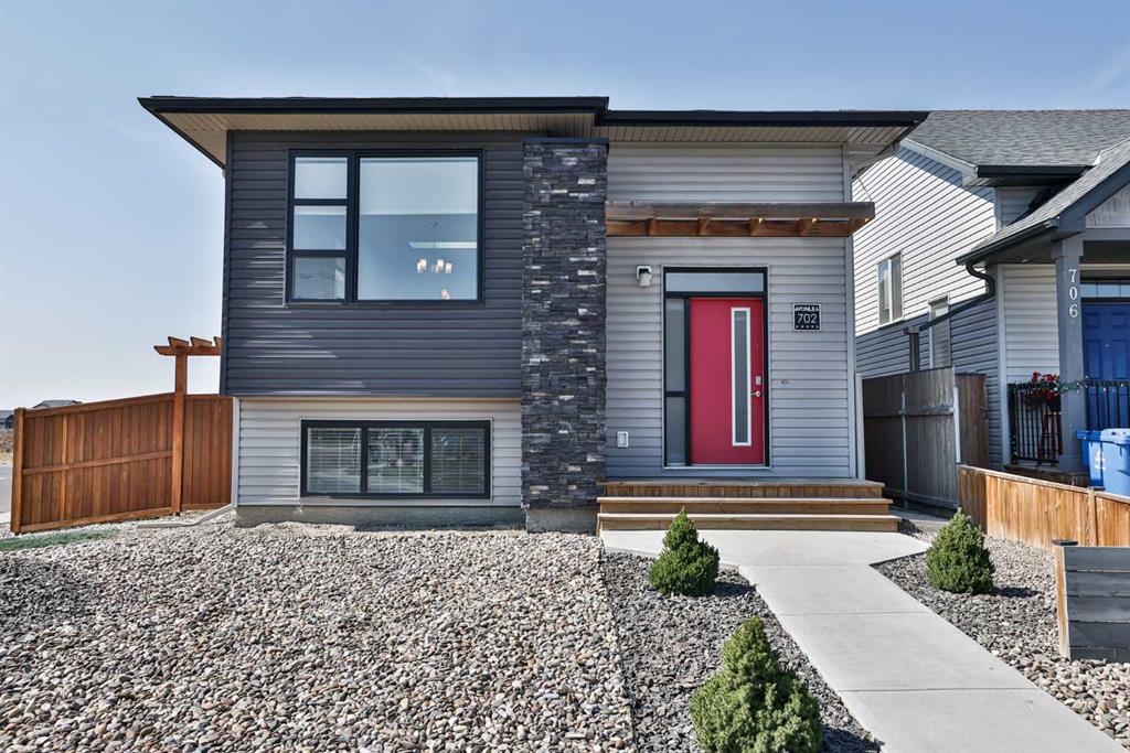 702 Greywolf Run N, A2256225, Alberta,