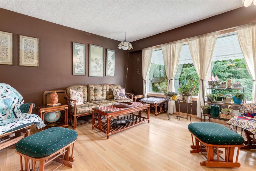 Third View of 274 Carragana Crescent NW, Charleswood, Calgary, Alberta, T2L 1B1