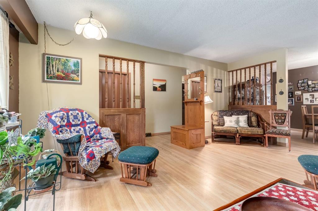 Fourth View of 274 Carragana Crescent NW, Charleswood, Calgary, Alberta, T2L 1B1
