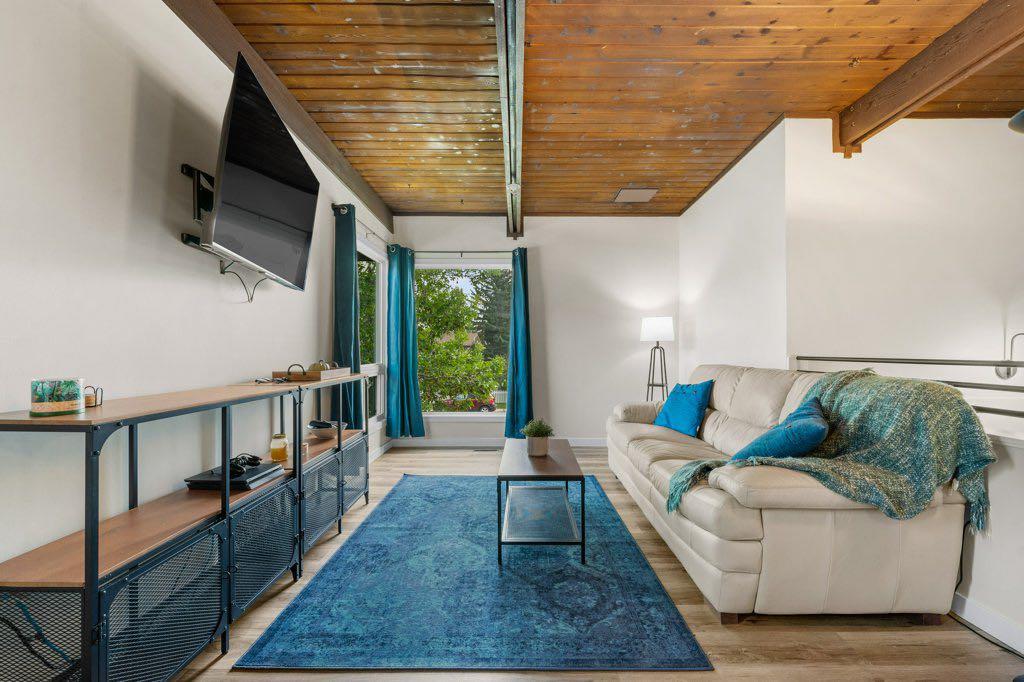 Third View of 615 Sabrina Road SW, Southwood, Calgary, Alberta, T2W 1Y7