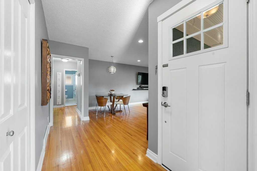 Fifth View of 1131 15 Avenue NE, Renfrew, Calgary, Alberta, T2E 1J4
