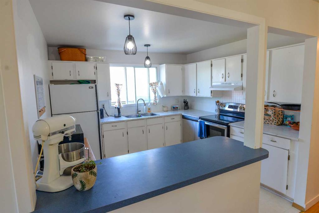 Fourth View of 8416 Centre Street NE, Beddington Heights, Calgary, Alberta, T3K 1Y1