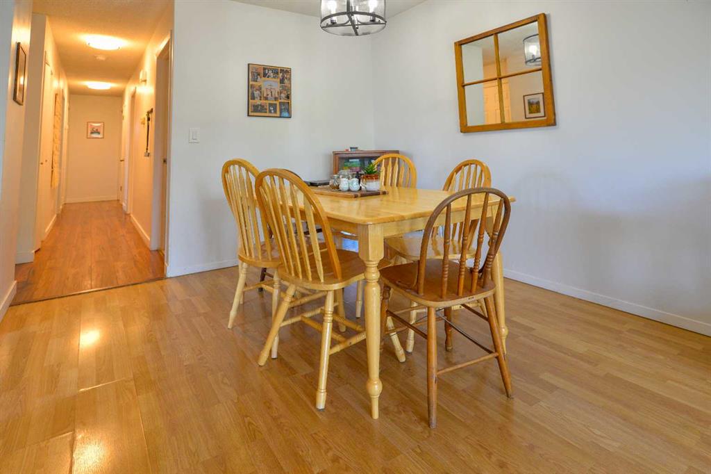 Fifth View of 8416 Centre Street NE, Beddington Heights, Calgary, Alberta, T3K 1Y1