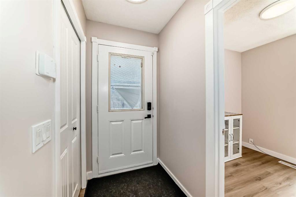 Fifth View of 120 Pineset Pl NE Place NE, Pineridge, Calgary, Alberta, T1Y 2Y1