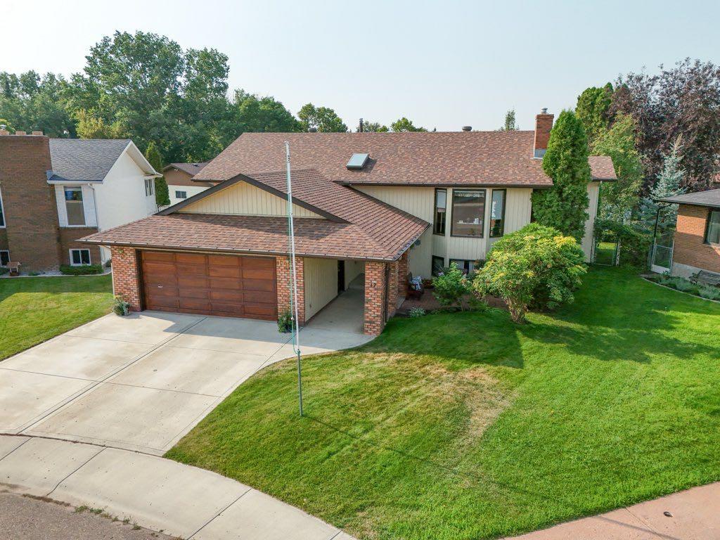 17 Iris Court SE, A2256611, Alberta,