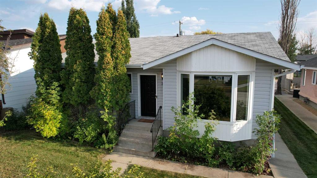 313 3 Avenue W, A2256645, Alberta,