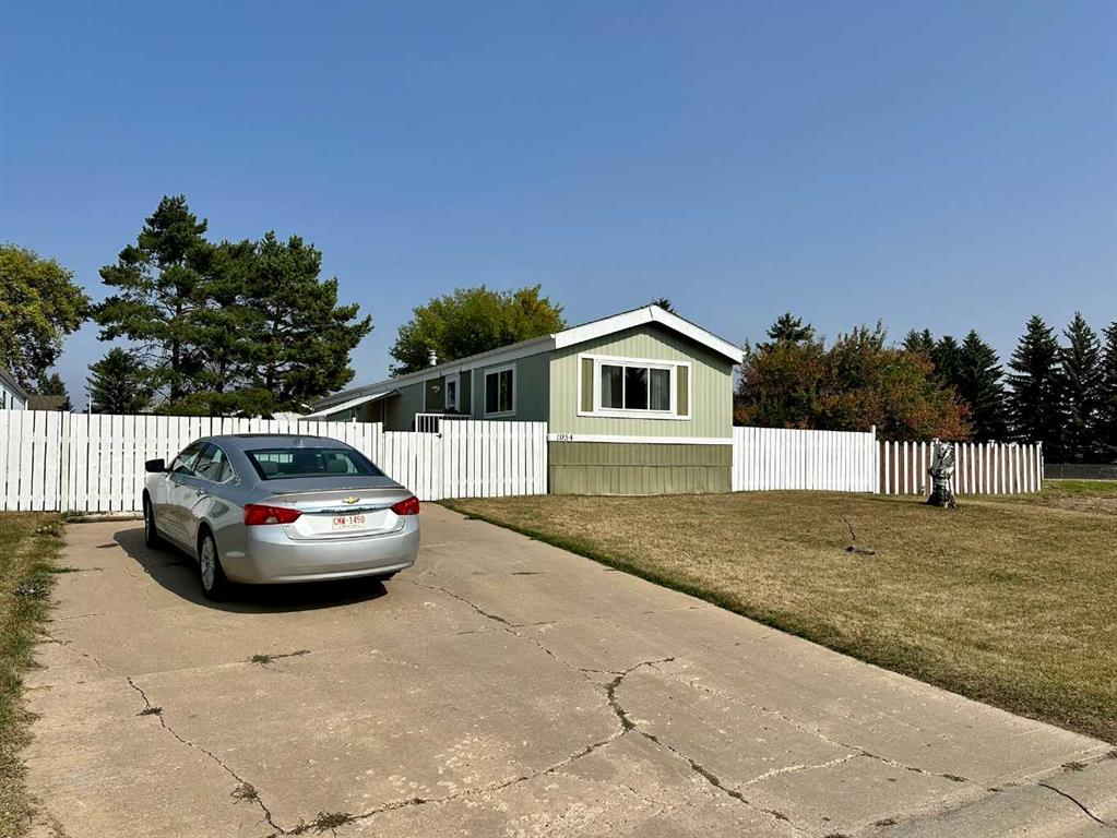 1954 5 Avenue , A2256647, Alberta,