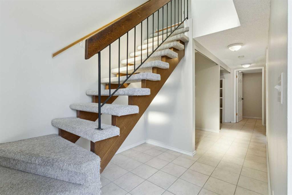 Fifth View of 102, 7416 Hunterview Drive NW, Huntington Hills, Calgary, Alberta, T2K 5J2