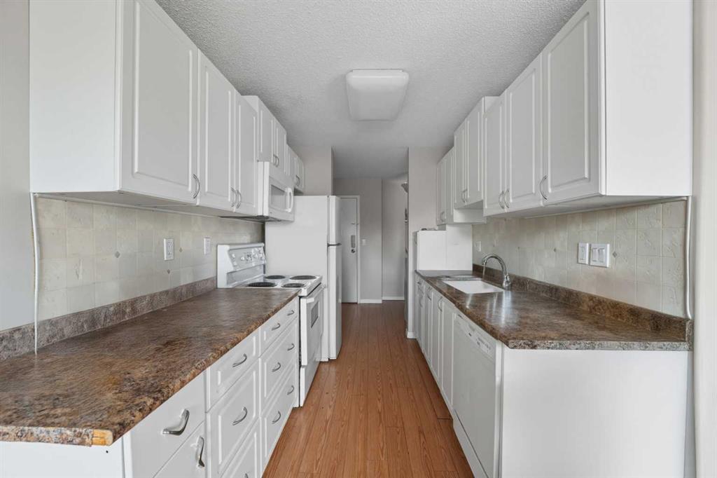 Fourth View of 205, 25 Robinson Avenue , Park Place, Penhold, Alberta, T0M 1R0