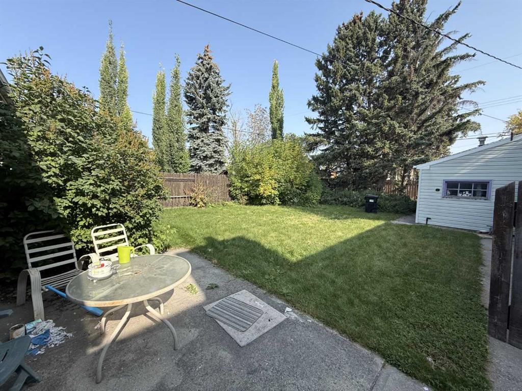 Fifth View of 8120 33 Avenue NW, Bowness, Calgary, Alberta, T3B 1L8
