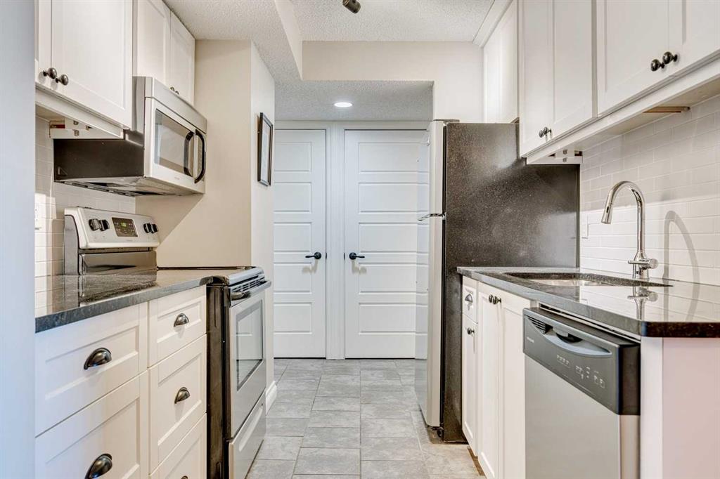 Third View of 405, 9800 Horton Road SW, Haysboro, Calgary, Alberta, T2V5B5