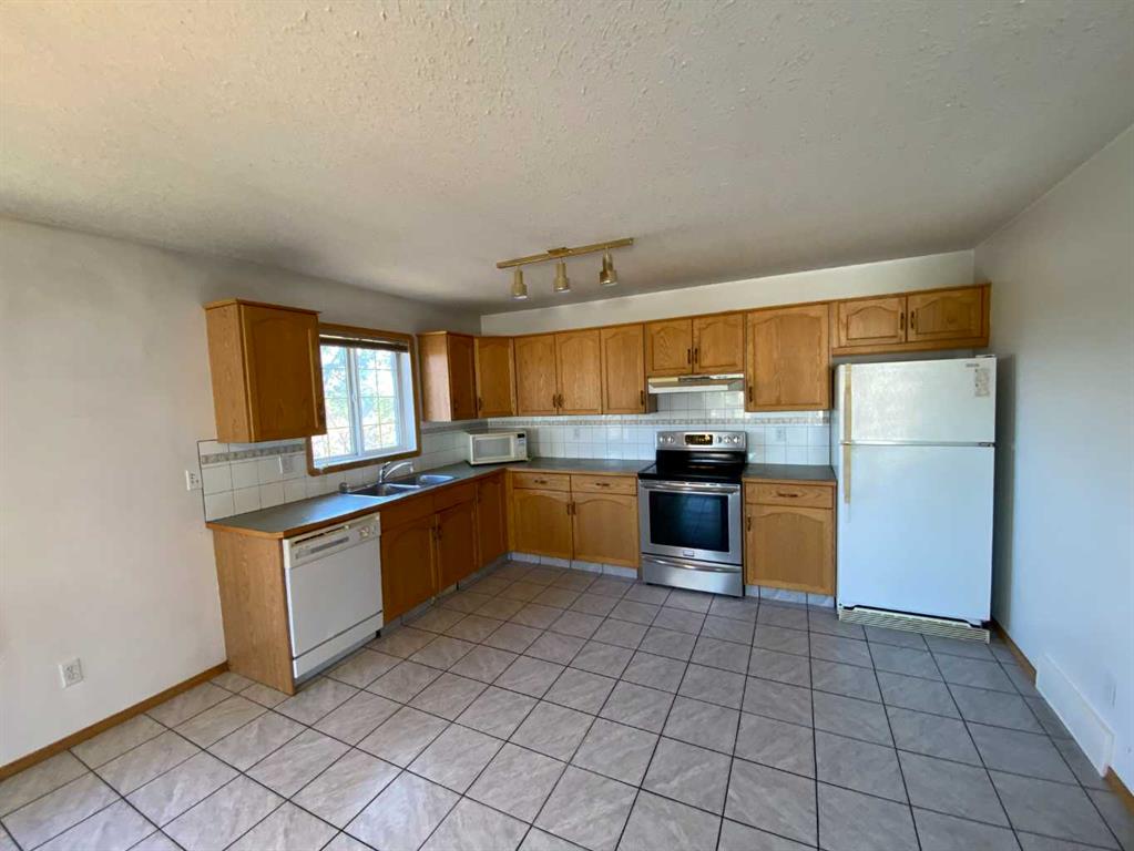 1A, 104 Upland Trail W, A2257095, Alberta,