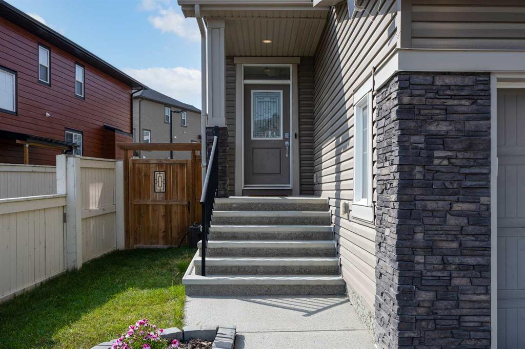 Third View of 199 Evansglen Circle NW, Evanston, Calgary, Alberta, T3P 0W8