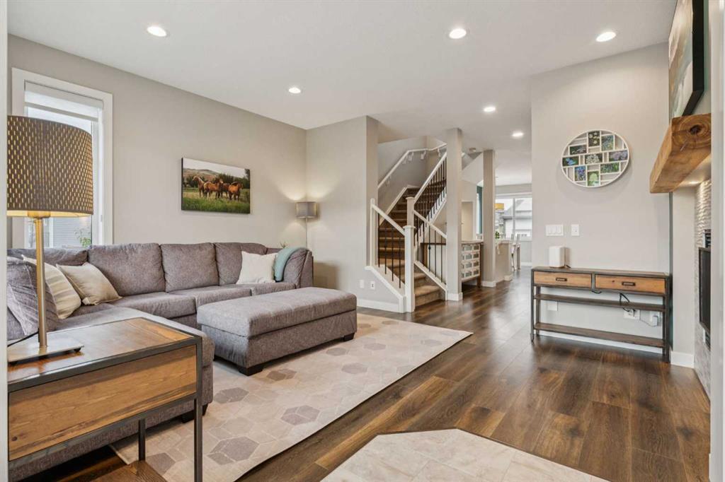 Third View of 280 Chinook Gate Park SW, Chinook Gate, Airdrie, Alberta, T3B 4V3