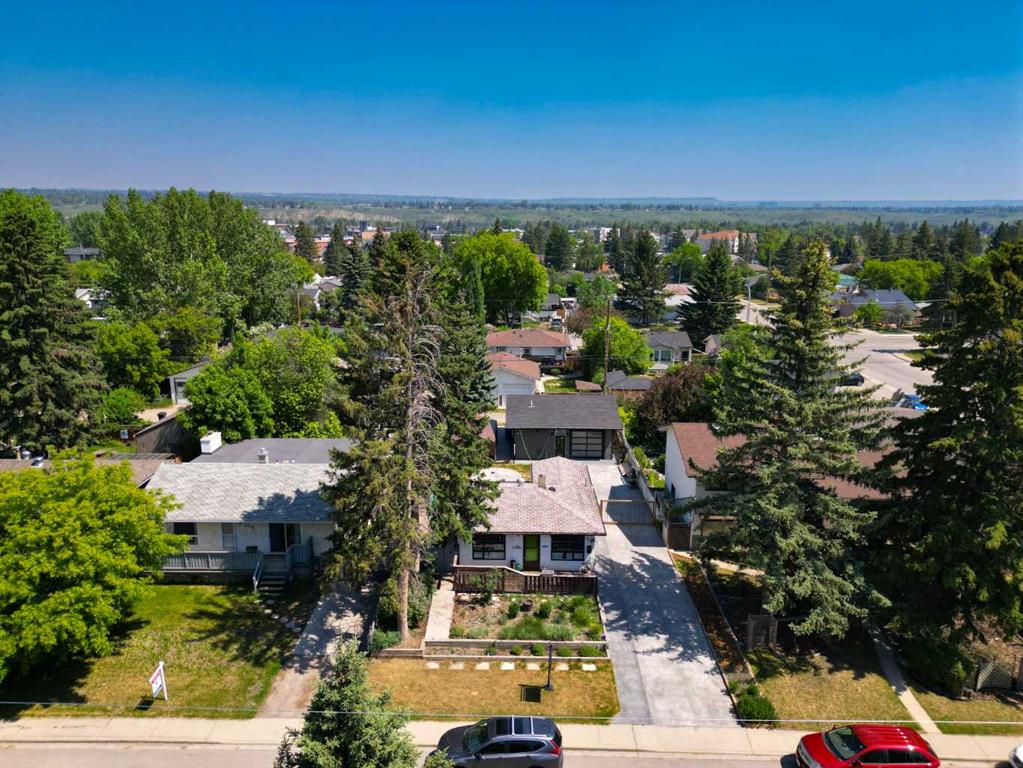 Third View of 8012 33 Avenue NW, Bowness, Calgary, Alberta, T3B 1L7
