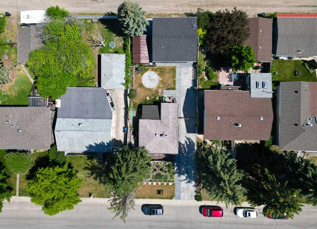 Fourth View of 8012 33 Avenue NW, Bowness, Calgary, Alberta, T3B 1L7