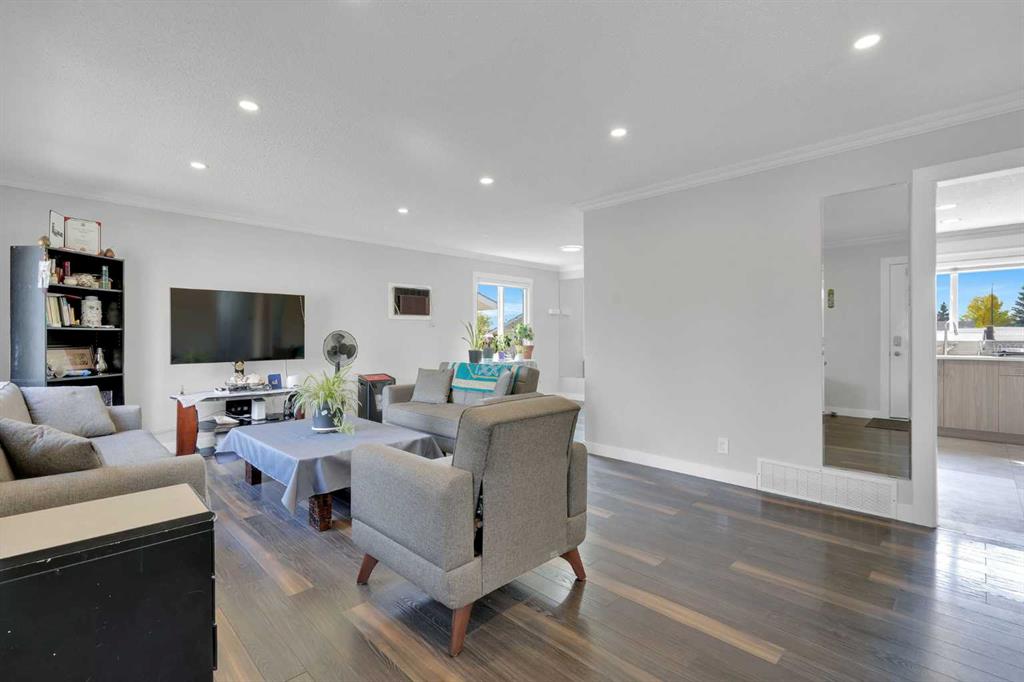 Fifth View of 208 Maddock Way NE, Marlborough Park, Calgary, Alberta, T2A 3X3