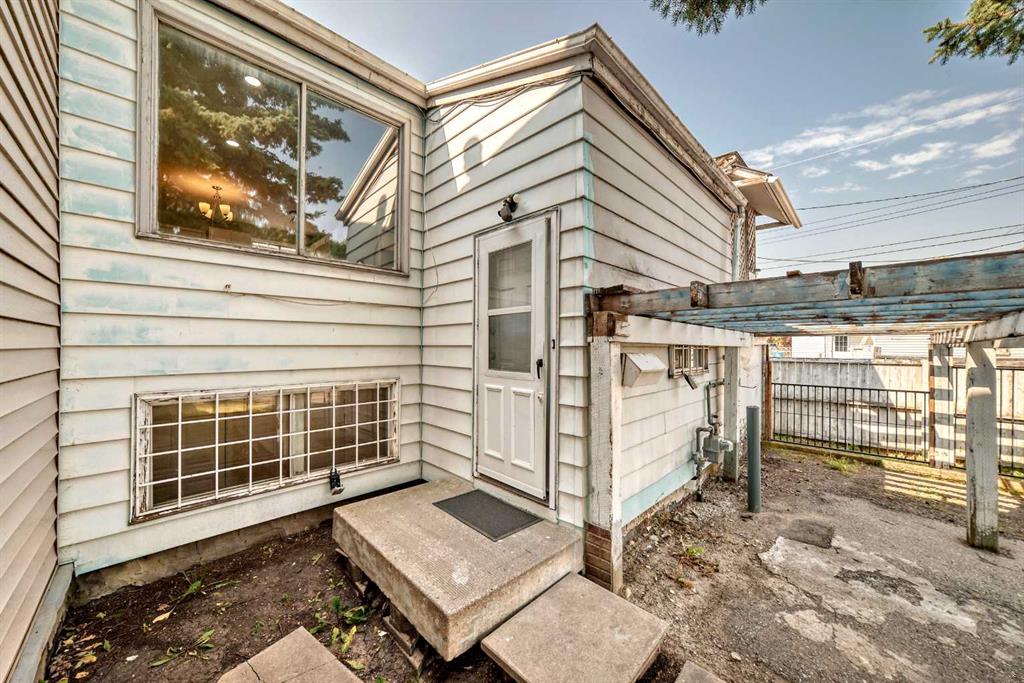 Second View of 1201 53B Street SE, Penbrooke Meadows, Calgary, Alberta, T2A1W1