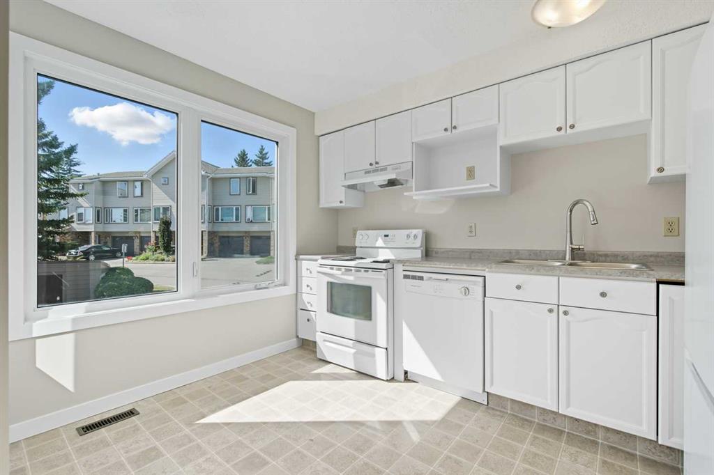 12 Coachway Gardens SW, A2257840, Alberta,