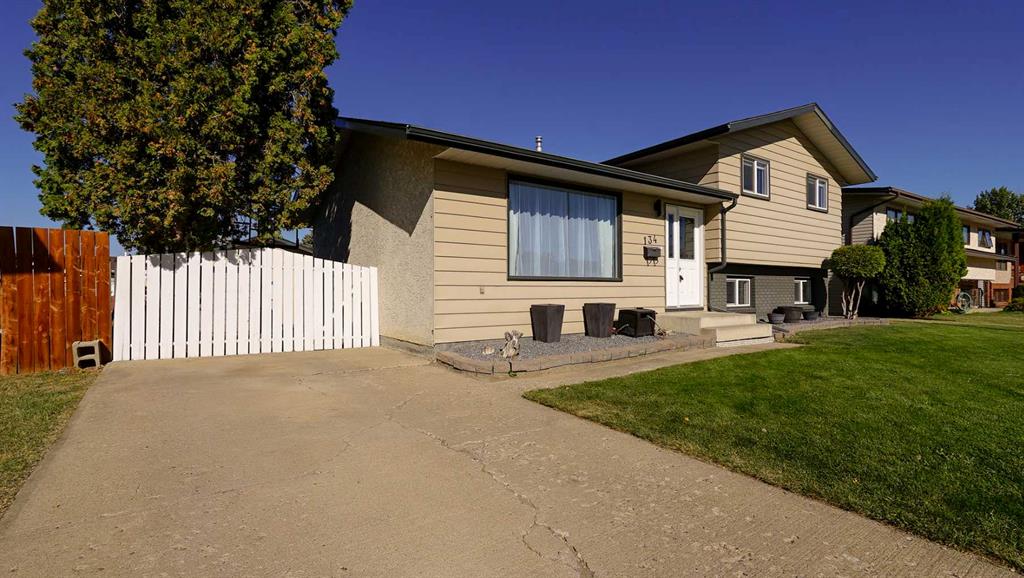 Third View of 134 Shields Crescent SE, SE Southridge, Medicine Hat, Alberta, T1B 2K1