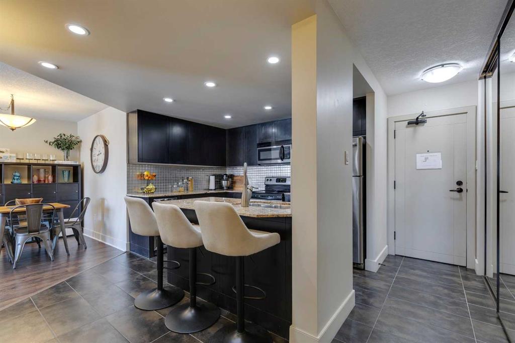 Fourth View of 704, 812 14 Avenue SW, Beltline, Calgary, Alberta, T2R0N6