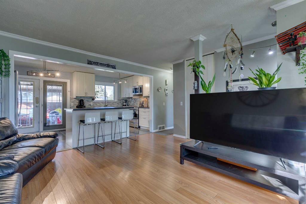 Fifth View of 448 Malvern Close NE, Marlborough Park, Calgary, Alberta, T2A 4W8