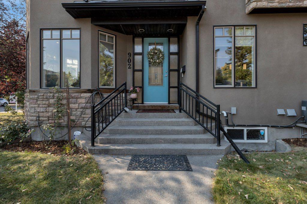 Third View of 902 23 Avenue NW, Mount Pleasant, Calgary, Alberta, T2M 1T4