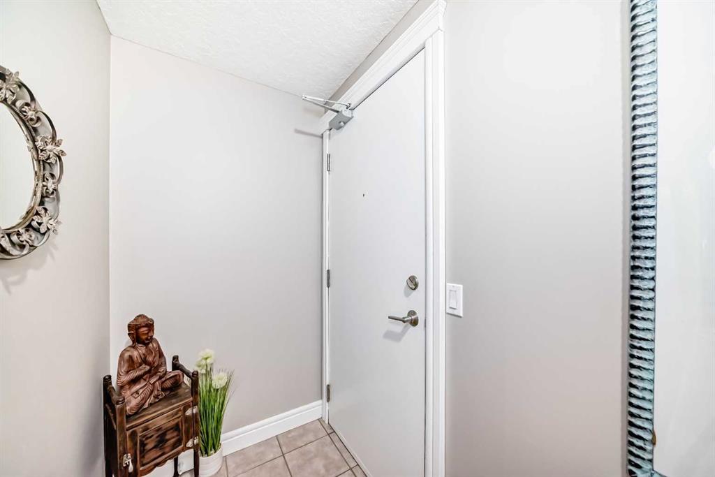 Fourth View of 304, 2010 35 Avenue SW, Altadore, Calgary, Alberta, T2T 2E1